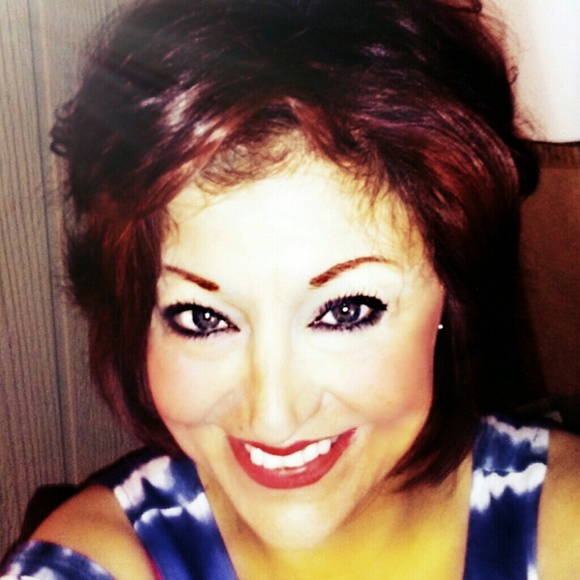 Meet your Posher, Christy - Picture 1 of 1